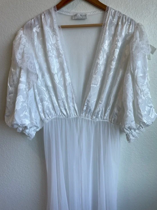 Val Mode Lingerie White Lace-Trim Peignoir • Large - Picture 3 of 14